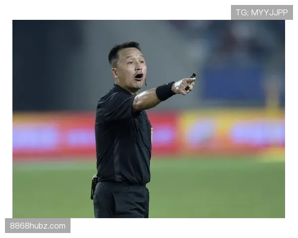 点球假动作规则解析：裁判如何判断是否违规踩线或停顿